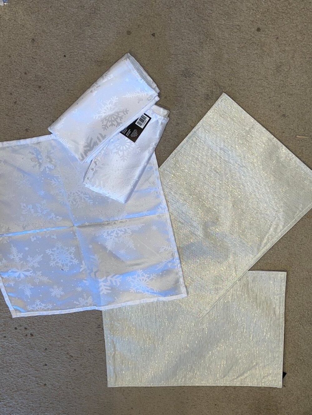 NWT ROBERT STANLEY 2 Electra Metallic Placemats 3 Textured Snowflake Napkins